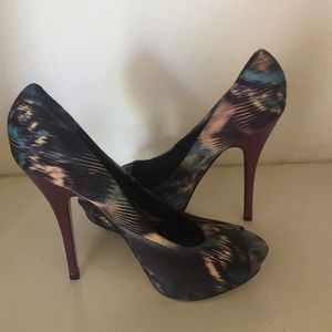 High heel shoe, worn once